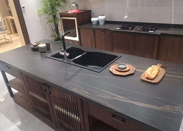 巖板櫥柜臺(tái)面